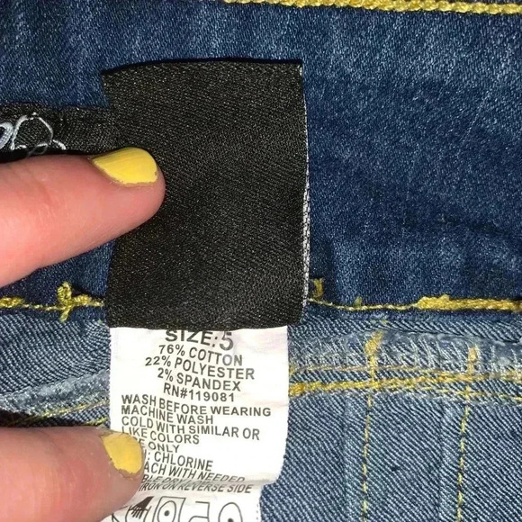 Fashion2Love Junior’s Size 5 Jeans - Picture 3 of 3